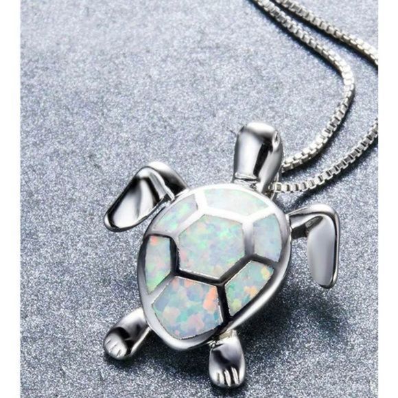 PRETTY WHITE OPAL ON SILVER TURTLE NECKLACE - Picture 1 of 5